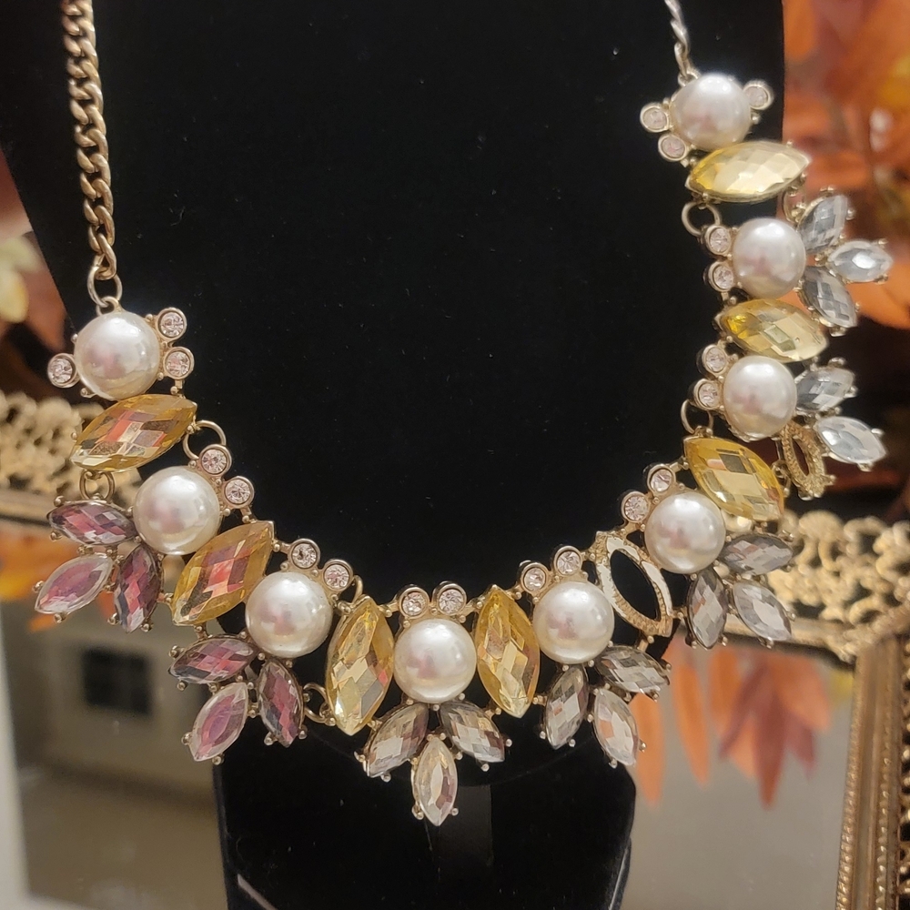 Elegant Gold and White Statement Necklace